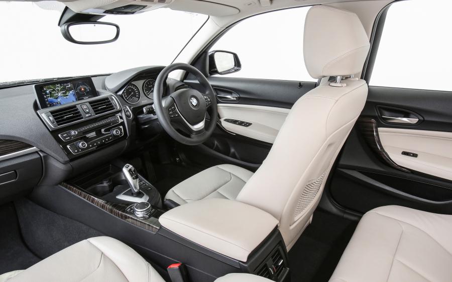 Интерьер BMW 120i Urban Line 5-Door 2016 года  (AU) (фото 6 из 6)